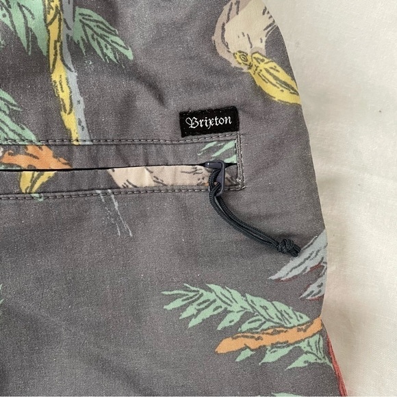 Brixton MEDIUM Board Shorts Bird Print Macaw Grey Red - Picture 7 of 7